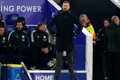 Pengurus Leicester City, Ruud van Nistelrooy (tengah), kini berdepan dengan tekanan yang semakin meningkat selepas pasukannya tewas 0-2 kepada West Ham United.
