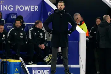 Pengurus Leicester City, Ruud van Nistelrooy (tengah), kini berdepan dengan tekanan yang semakin meningkat selepas pasukannya tewas 0-2 kepada West Ham United.