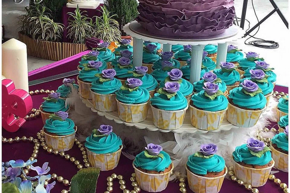 KEK CAWAN TINGKAT: Inilah antara gubahan kek yang dihasilkan Sweetestchoice by Yatie Karim.