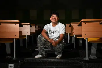 Diilhamkan oleh minatnya terhadap barangan terpakai sebagai hobi, Encik Arfan Azman telah menguruskan perniagaannya secara tersendiri sejak 2022 – daripada hal pemasaran, operasi, pengurusan kewangan kepada melakukan perjalanan ke luar negara seperti Malaysia dan Thailand untuk mendapatkan bekalan dan menguruskan logistik perniagaannya.