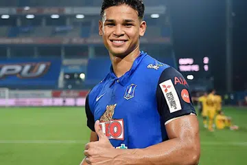 TARIK DIRI: Ketiadaan pemain tunggak seperti Irfan (foto) dan kapten Hariss Harun memberi peluang bagi pemain lain menonjolkan diri dan diturunkan bermain. - Foto fail