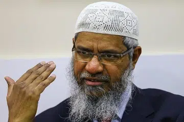 ZAKIR NAIK: Memohon maaf susulan ucapannya yang didakwa menyinggung perasaan masyarakat bukan Islam di Malaysia. - Foto fail