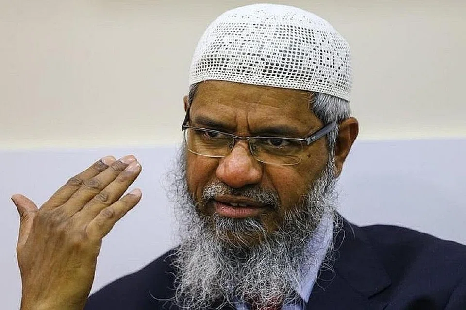 ZAKIR NAIK: Memohon maaf susulan ucapannya yang didakwa menyinggung perasaan masyarakat bukan Islam di Malaysia. - Foto fail