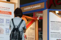 Kredit SkillsFuture akan boleh digunakan bagi semua perkhidmatan bimbingan kerjaya yang layak, yang disahkan oleh Tenaga Kerja Singapura (WSG).