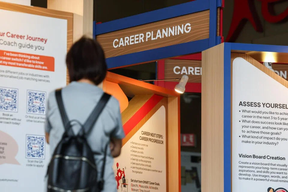 Kredit SkillsFuture akan boleh digunakan bagi semua perkhidmatan bimbingan kerjaya yang layak, yang disahkan oleh Tenaga Kerja Singapura (WSG).