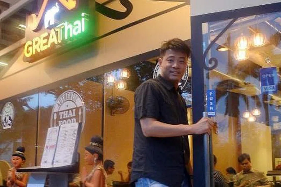 BARU DIBUKA OGOS LALU: Pengarah restoran GreaThai, Encik Daryl Chin, di depan restoran tersebut.