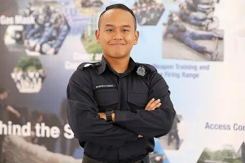 SETIAP TANDA TANYA TERJAWAB: Walaupun dahulu pernah mempersoal tugas sebenar anggota polis, SC Shafwatuddin kini memahami peranan dan tanggungjawab yang perlu dipikul setiap anggota SPF. - Foto THE STRAITS TIMES
