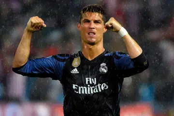 RAIKAN KEJAYAAN KE FINAL: Bintang Real dari Portugal, Cristiano Ronaldo, meraikan kejayaan pasukannya melangkah ke final Liga Juara-Juara buat musim kedua berturut-turut. - Foto AFP