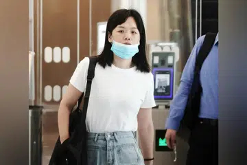 Wanita yang sebelum ini bertugas sebagai penyelidik di Universiti Teknologi Nanyang (NTU), Han Xiaobing, 34 tahun, terpaut pada seorang lelaki berusia 29 tahun yang mengikuti pengajian Doktor Falsafah (PhD) di universiti berkenaan tetapi perasaan Han tidak berbalas.