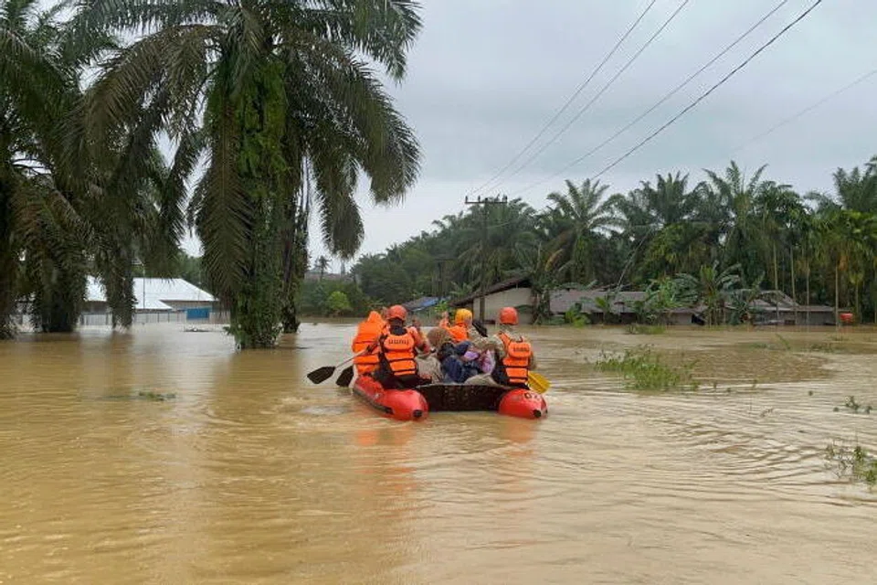 sajak, BANJIR DI SUMATERA DISEMBER 2025, kamaria buang 