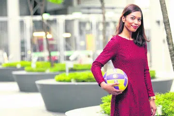IMBANGI TANGGUNGJAWAB: Pemain bola jaring Aqilah Andin bersemangat membina semula kekuatannya selepas melahirkan anak pertama dan kini sudah aktif kembali bertanding di gelanggan antarabangsa.