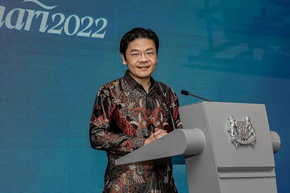 PENCETUS KECEMERLANGAN: Encik Wong berharap, anugerah yang disampaikan akan terus merangsang lebih ramai anggota masyarakat Melayu/Islam untuk meraih kejayaan dan kecemerlangan dalam pelbagai bidang. - Foto-foto BH oleh KHALID BABA, NUR DIYANA TAHA dan fail