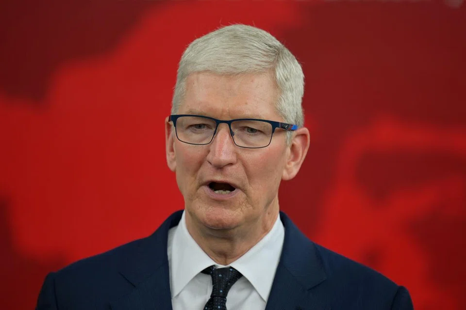 CEO Apple, Encik Tim Cook, berkata dengan kampus syarikat itu yang semakin meluas di sini, Apple sedang menulis lembaran baru dalam sejarahnya di sini. 