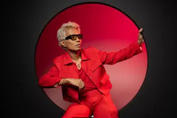 Sunny Jackson, atau nama sebenarnya, Kamsani Jumahat, menyertai ‘Kaki Nyanyi’ untuk pelajari sesuatu yang baru dalam dunia penghibur dan juga mengenang sahabat seninya, Allahyarham Mohammad Shahfiq Irman.