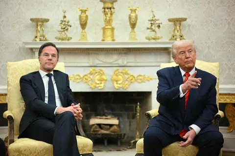 Presiden Amerika Syarikat, Donald Trump, bercakap kepada media ketika beliau bertemu dengan Setiausaha Agung NATO, Mark Rutte, di Pejabat Oval, Rumah Putih, Washington, DC, pada 13 Mac 2025.