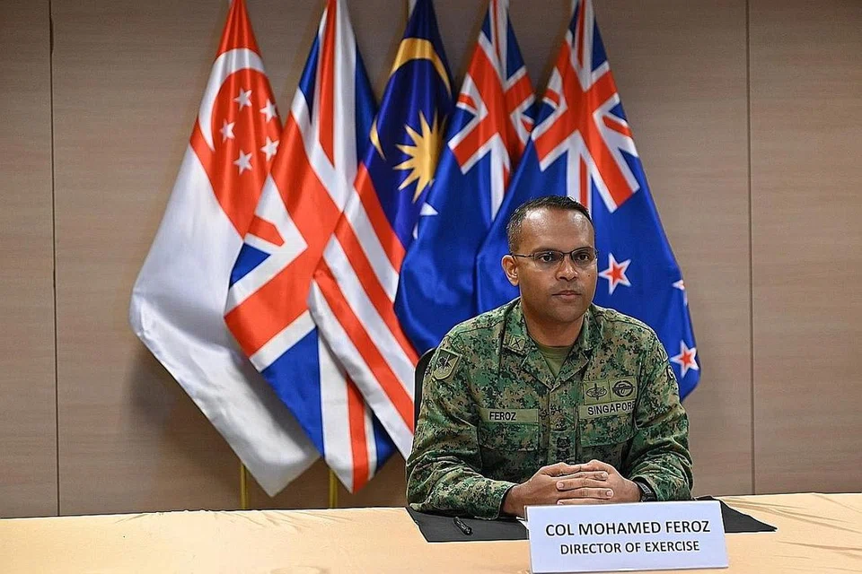 PELUANG BELAJAR ANTARA SATU SAMA LAIN: SAF telah mengadakan Latihan Suman Warrior di alam maya dengan berjaya tahun ini. Ketua rombongan SAF adalah Kolonel Mohamed Feroz, Komander Briged Infantri Singapura Kedua. - Foto MINDEF