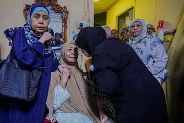 Ibu Allahyarham Ustaz Mohammad Jakfar Embek, Cik Fatimah Ahmad (duduk, tudung coklat), mengingati  Allahyarham sebagai seorang anak yang sangat prihatin menjaganya. Gambar sisipan ialah Allahyarham Ustaz Mohammad Jakfar Embek.
