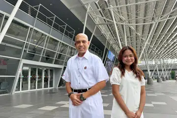 Encik Yusof Abdul Lateef dan Cik Nur Wildani Juraimi masing-masing menerima Pingat Pujian dan Pingat Belia sempena Persidangan dan Anugerah Parti Tindakan Rakyat 2026 di Ekspo Singapura pada 25 Oktober.