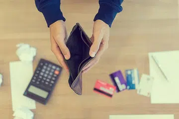 DISIPLIN DIRI: Mengawal diri sangat penting apabila menggunakan kad kredit. - Foto hiasan ISTOCK