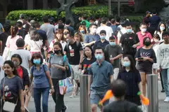 JUMLAH TURUN: Gelombang Covid-19 memuncak pada minggu 10 hingga 16 Disember, dengan anggaran 58,300 orang dijangkiti. 