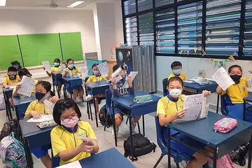 UJIAN KENDIRI: Setiap murid dan kakitangan sekolah rendah akan menerima tiga kit ujian pantas antigen (ART) dari MOE. - Foto SEKOLAH RENDAH PUNGGOL