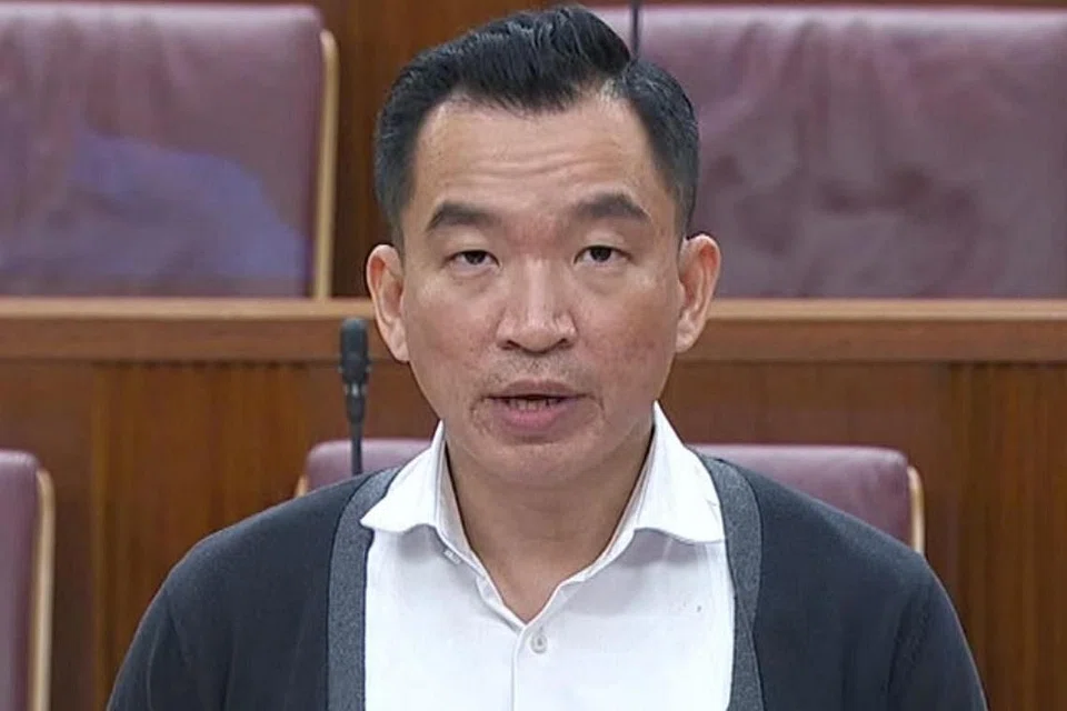 ENCIK ERIC CHUA