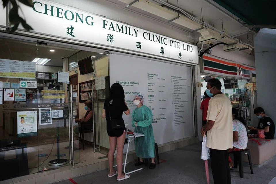 Buat masa ini, pesakit berusia 45 tahun dan ke atas yang menunjukkan simptom jangkitan penafasan akut diuji bagi Covid-19. - Foto FAIL ST