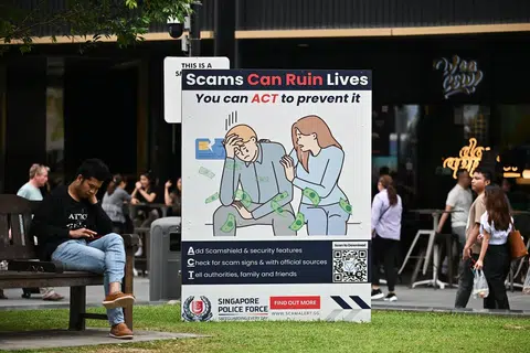 Penipuan melibatkan amaran ‘pop-up’ palsu tentang virus komputer, disertai dengan arahan supaya menghubungi nombor telefon Singapura yang kononnya penyedia sokongan teknikal.
