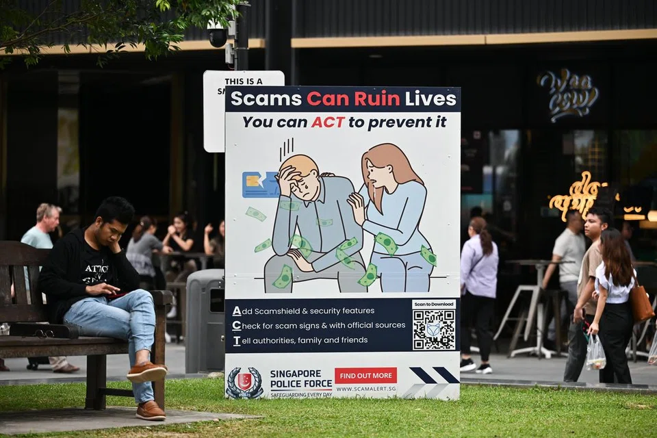 Penipuan melibatkan amaran ‘pop-up’ palsu tentang virus komputer, disertai dengan arahan supaya menghubungi nombor telefon Singapura yang kononnya penyedia sokongan teknikal.