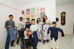 Walaupun menghadapi pelbagai cabaran, ibu tunggal, Cik Evarina Jani (dua dari kiri), tetap berusaha memastikan ketujuh-tujuh anaknya (dari kiri), Elyaqiym, 16 tahun; Yerushalaim, 10 tahun; Hezekiah, 12 tahun; Chaziel, 11 tahun; Samara, 14 tahun; Athalia, 13 tahun; dan Isabella, lapan tahun; menyambut Ramadan dan Syawal dengan penuh bermakna.