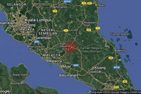 Jabatan Meteorologi Malaysia (MetMalaysia) dalam satu hantaran di Facebook memaklumkan bahawa gempa bumi itu direkodkan di sekitar 2 kilometer barat laut Segamat pada 7.29 pagi, 30 Ogos.