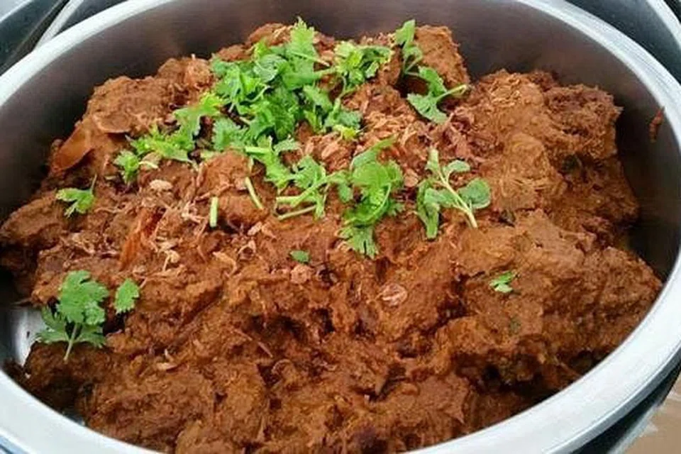 HIDANGAN UTAMA: Daging beriani juga dihidangkan bersama nasi beriani. - Foto FIZITA GROUP PTE LTD