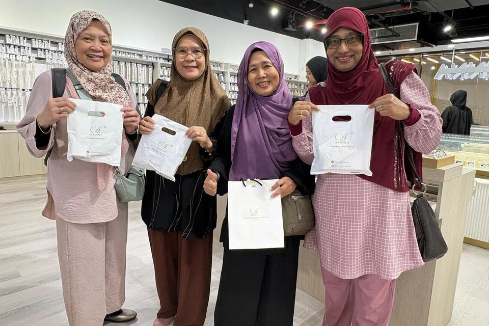 Zainab Bee, Semua House, shopping raya, masjid india 