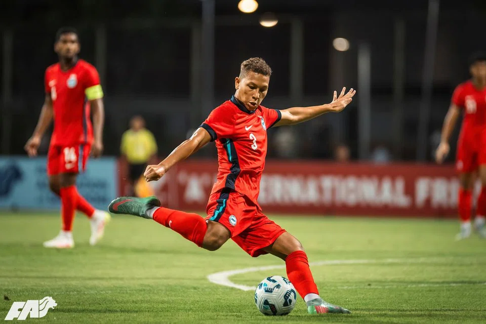 Amir Syafiz menerima panggilan pertamanya ke pasukan bola sepak negara dan menjadi pemain kesebelasan utama dalam perlawanan persahabatan menentang Maldives pada Jun 2025.