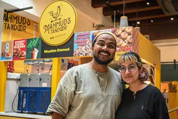 MULA NIAGA: Encik Muhammad Siraj Abdul Aziz dan Cik Nasyirah Parveen Mahmud Hussin, membuka Mahmud’s Tandoor di lokasi yang dikongsi dengan peniaga-peniaga lain, di Curbside Crafters, 730 North Bridge Road, pada April 2023. 