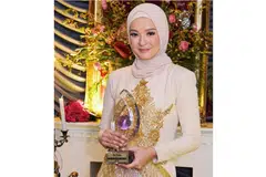 HARGAI WATAK BERAT: Rosita Hussin bersyukur diberi pendedahan lakonan yang memberinya ruang menajamkan minda dan menyelami emosi manusia dengan masalah tersendiri. - Foto INSTAGRAM ROSITA HUSSIN