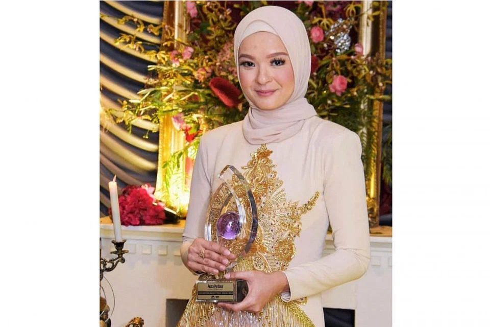 HARGAI WATAK BERAT: Rosita Hussin bersyukur diberi pendedahan lakonan yang memberinya ruang menajamkan minda dan menyelami emosi manusia dengan masalah tersendiri. - Foto INSTAGRAM ROSITA HUSSIN