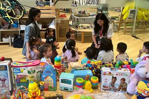 Sertai acara ‘Family Eco-Warriors’ bagi anak anda bertukar-tukar mainan, buku, atau pakaian lama dengan kanak-kanak lain.