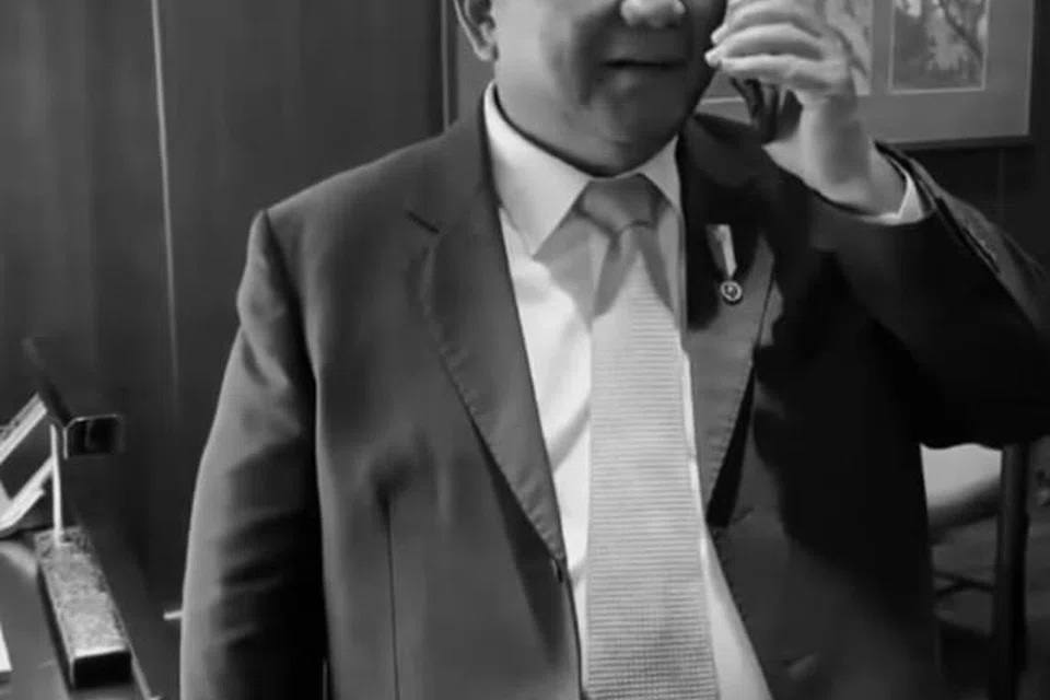 Presiden Indonesia, Encik Prabowo Subianto, berkongsi detik istimewa perbualan telefon dengan bakal Presiden Amerika Syarikat, Encik Donald Trump, yang dirakam dalam bentuk hitam putih. Encik Prabowo yang memuat naik video ini di Instagram mengucapkan tahniah atas kemenangan Encik Trump sambil melahirkan harapan memperkukuh hubungan antara Indonesia dengan Amerika.