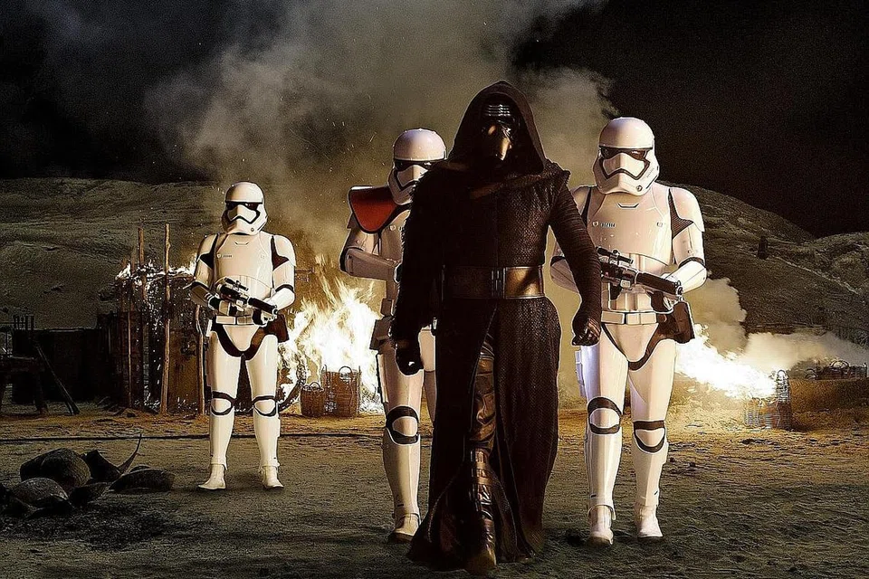 DAPAT SAMBUTAN HANGAT: Filem 'Star Wars' yang lalu, 'Star Wars: The Force Awakens', yang ditayangkan pada 2015. Filem 'Star Wars: The Last Jedi' pula akan dilancarkan pada 15 Disember tahun ini. - Foto WALT DISNEY PICTURES