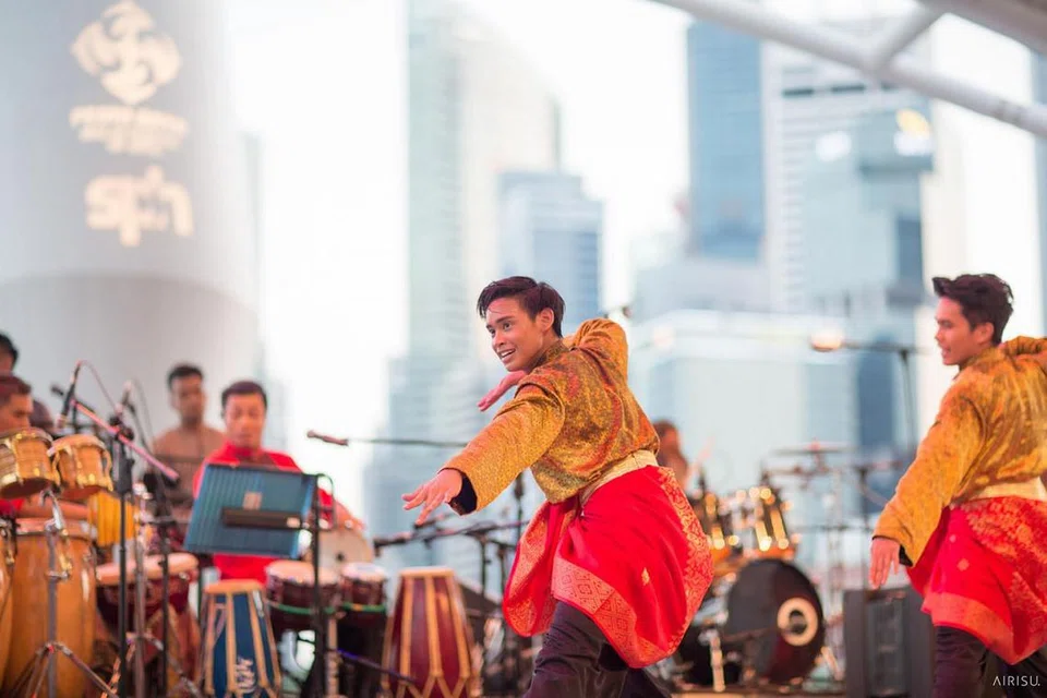 TAMBAH ILMU TENTANG SEJARAH SINGAPURA: Encik Muhammad Danial Kamarudin (atas) diberi kepercayaan mencipta tarian bertajuk 'Djong!' dan sekali gus berpeluang mendalami sejarah Singapura dalam kajiannya. Foto ini dirakam pada 2017. - Foto ARTISTARI GENTARI