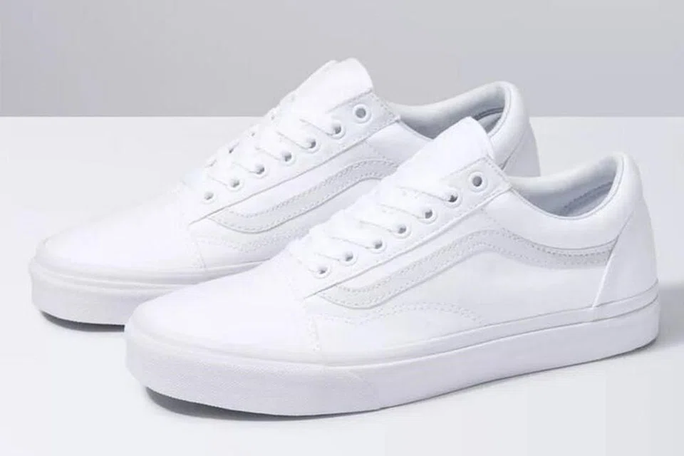 Mudah dipadankan dengan seluar jean atau gaun, kasut Old Skool daripada Vans ini dapat memberikan keselesaan dan sesuai dipakai sepanjang hari.