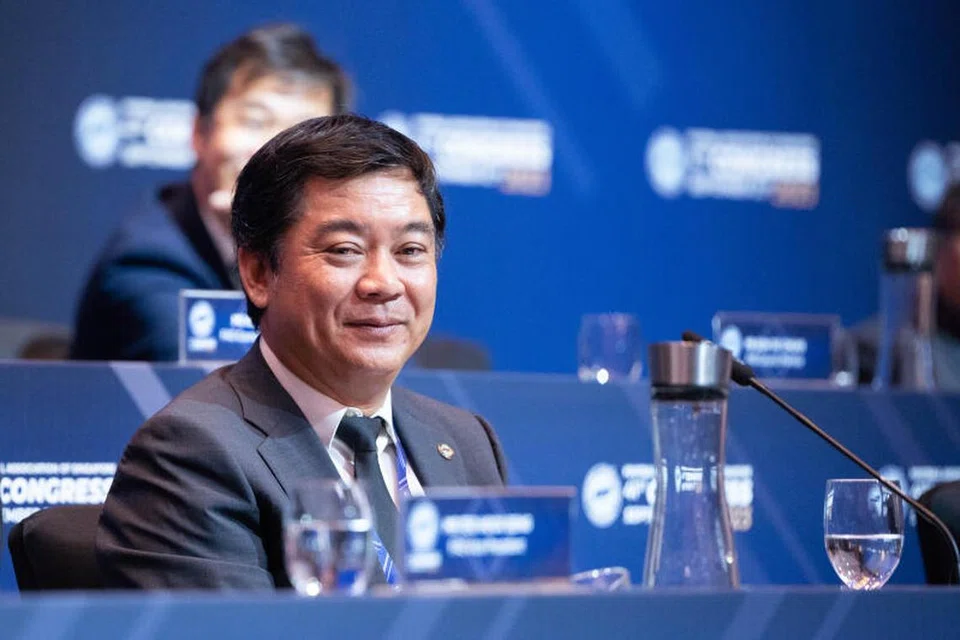 DIPILIH SEBAGAI PRESIDEN: Presiden baru Persatuan Bola Sepak Singapura (FAS), Encik Bernard Tan, memberi kata-kata penutup semasa Kongres Tahunan FAS ke-41.