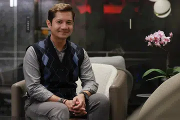 MENYOKONG PESAKIT: Encik Aidil Arsad, yang pernah mengalami gangguan kemurungan utama (MDD), gangguan keresahan umum (GAD) dan gangguan tekanan selepas trauma (PTSD), menyertai Festival Beyond the Label (BTL) di Jewel, Lapangan Terbang Changi pada 8 September bagi memberi sokongan kepada mereka yang mengalami isu kesihatan mental.