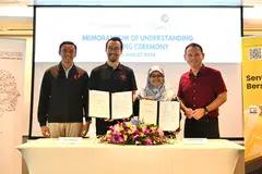 Majlis menandatangani Memorandum Persefahaman (MOU) tiga tahun antara Mendaki dan AI Singapura dihadiri (dari kiri) Pengarah Pengurusan Pihak Berkepentingan, Kumpulan Perkhidmatan Kerjaya dan Kerjasama (CSPG), Institut Pekerjaan dan Daya Kerja (e2i) NTUC, Dr Wan Rizal Wan Zakariah; Pengarah Bakat dan Ekosistem AI Singapura, Encik Koo Sengmeng; Timbalan Ketua Pegawai Eksekutif Mendaki, Dr Noraslinda Zuber; dan Pemangku Menteri Bertanggungjawab bagi Ehwal Masyarakat Islam, Encik Zaqy Mohamad.