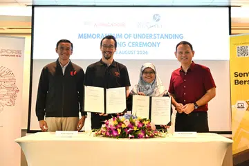 Majlis menandatangani Memorandum Persefahaman (MOU) tiga tahun antara Mendaki dan AI Singapura dihadiri (dari kiri) Pengarah Pengurusan Pihak Berkepentingan, Kumpulan Perkhidmatan Kerjaya dan Kerjasama (CSPG), Institut Pekerjaan dan Daya Kerja (e2i) NTUC, Dr Wan Rizal Wan Zakariah; Pengarah Bakat dan Ekosistem AI Singapura, Encik Koo Sengmeng; Timbalan Ketua Pegawai Eksekutif Mendaki, Dr Noraslinda Zuber; dan Pemangku Menteri Bertanggungjawab bagi Ehwal Masyarakat Islam, Encik Zaqy Mohamad.