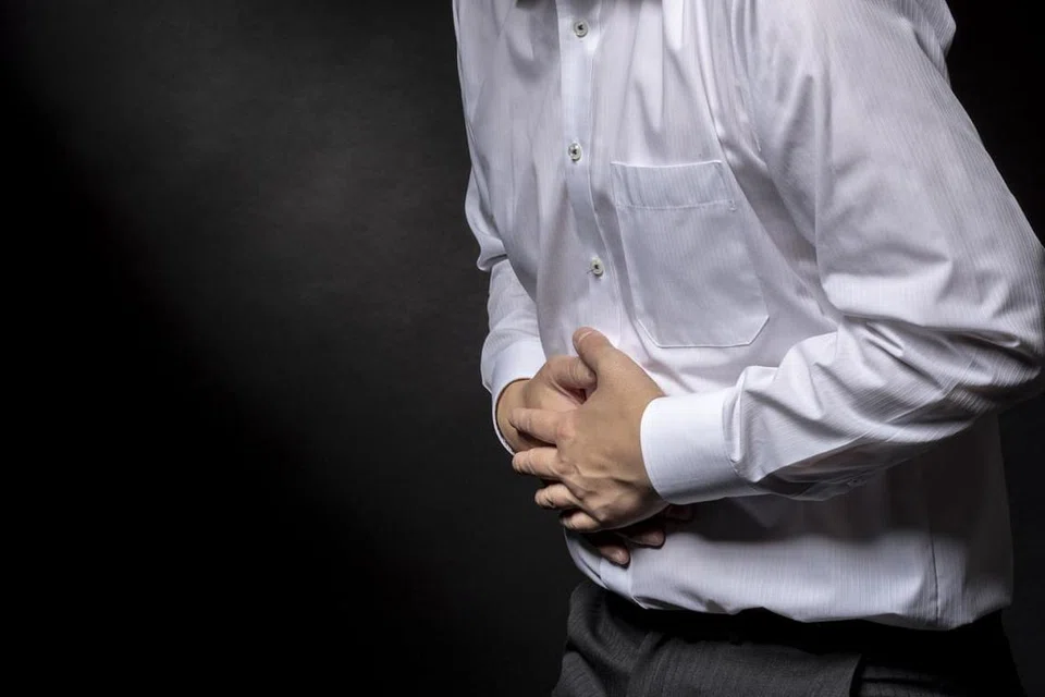 JANGAN DIAMKAN: Sangat penting untuk belajar mengenali simptom barah kolon supaya boleh berjumpa doktor secepat mungkin - terutama apabila beberapa simptom mula muncul. - Foto ISTOCKPHOTO