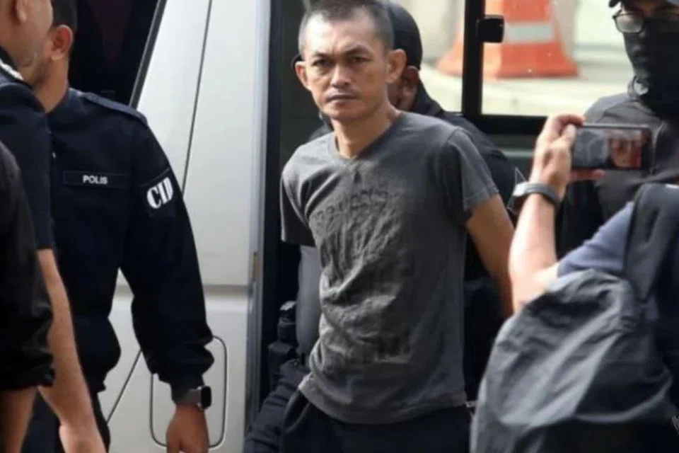 Penganggur, Afendi Muhammad Agus @ Muhamed Ali, 44 tahun, dikenakan hukuman penjara 40 tahun dan 24 sebatan oleh Mahkamah Tinggi Kuala Lumpur pada 18 Jun, selepas mengaku bersalah membunuh ibu dan bapanya pada 2023. 