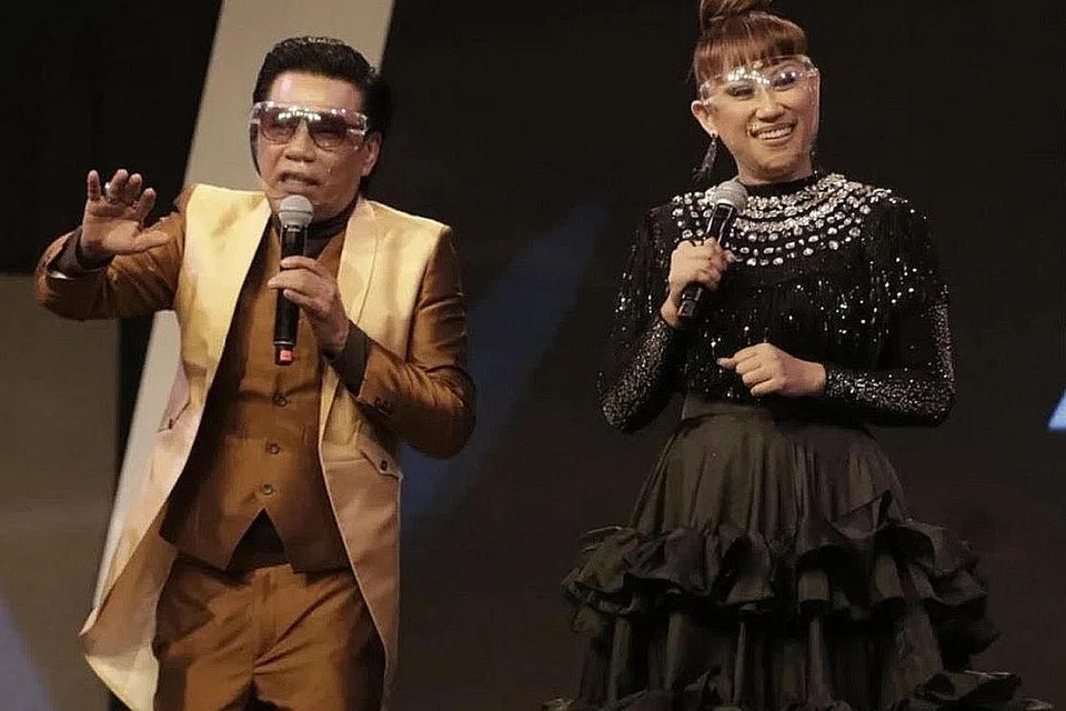 ADAT PERTANDINGAN: Bintang GV8 yang tersingkir di peringkat separuh akhir, Shidee (kiri) akur faktor lambat menghadam lirik menjadi kelemahannya, manakala Ani Maiyuni (kanan) pula sentiasa bersedia untuk tinggalkan pentas setiap minggu kerana akur apa-apa boleh jadi dalam persembahan 'live'.
