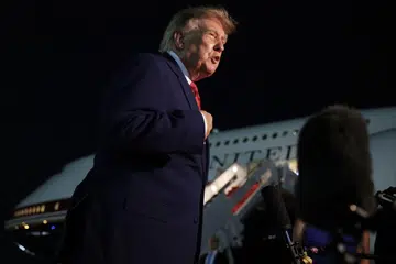 Presiden Amerika Syarikat, Encik Donald Trump, bercakap kepada wartawan selepas turun dari Air Force One di Pangkalan Bersama Andrews, Maryland, pada 11 Ogos. Encik Trump berkata keputusan membawanya keluar dari Turkey secara rahsia pada Julai lalu dengan bertukar daripada Air Force One kepada pesawat tentera dibuat atas nasihat Perkhidmatan Rahsia dan tentera Amerika, susulan ancaman keselamatan yang dipercayai berkaitan Iran.